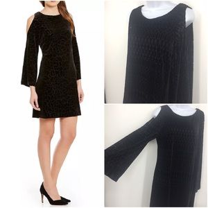 Adrianna Papell Black Velvet cold shoulder EU 42